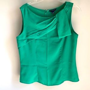 BANANA REPUBLIC Green Sleeveless Blouse. Size 10.
